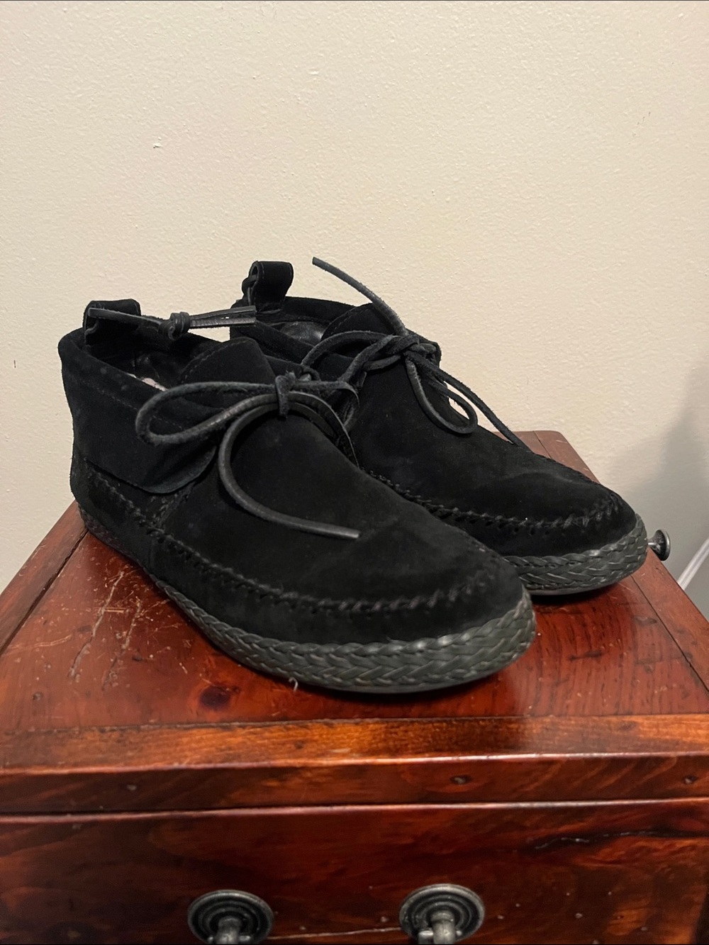 UGG Woodlyn Ankle Boot Moccasins Black Suede Leather Sz 8.5 Women’s Flat Laced